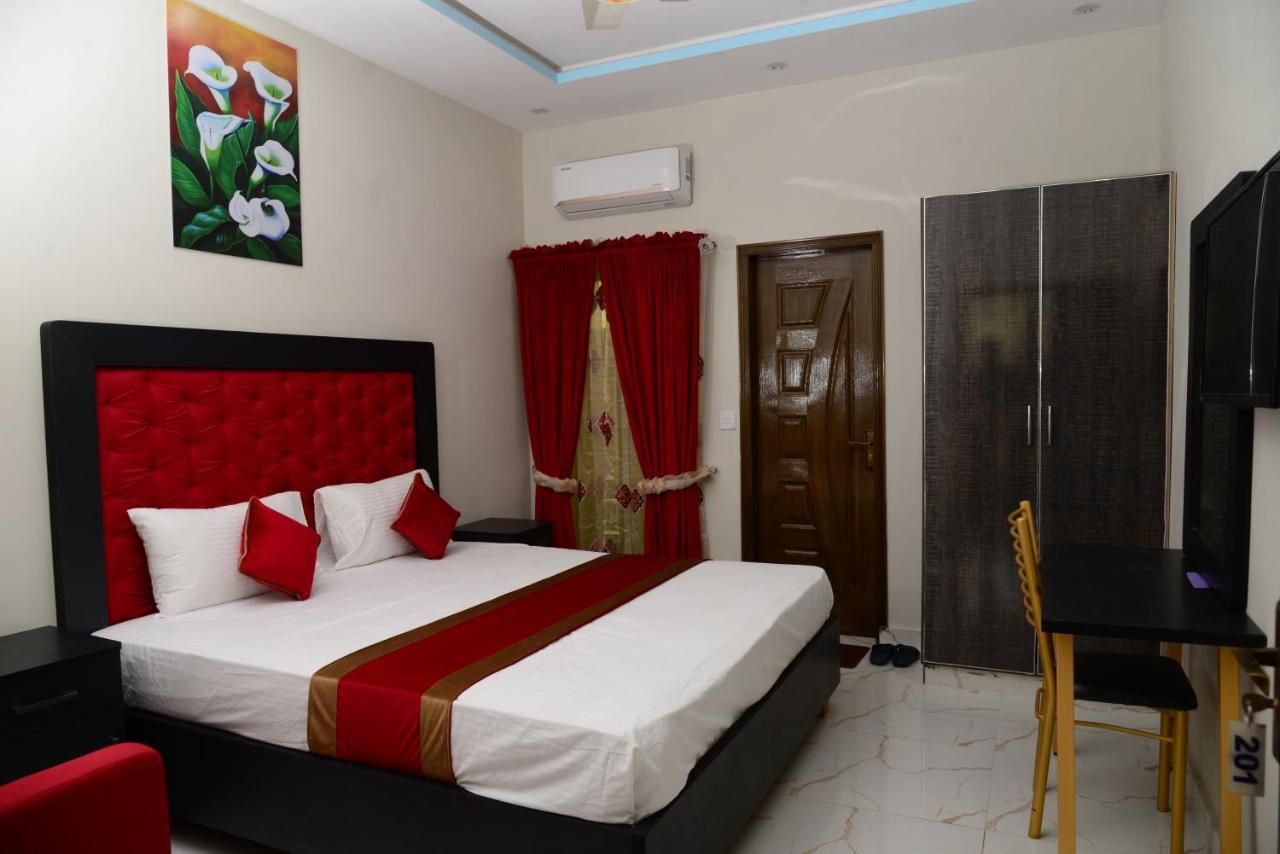Hotel Deluxe Lahore Exterior photo