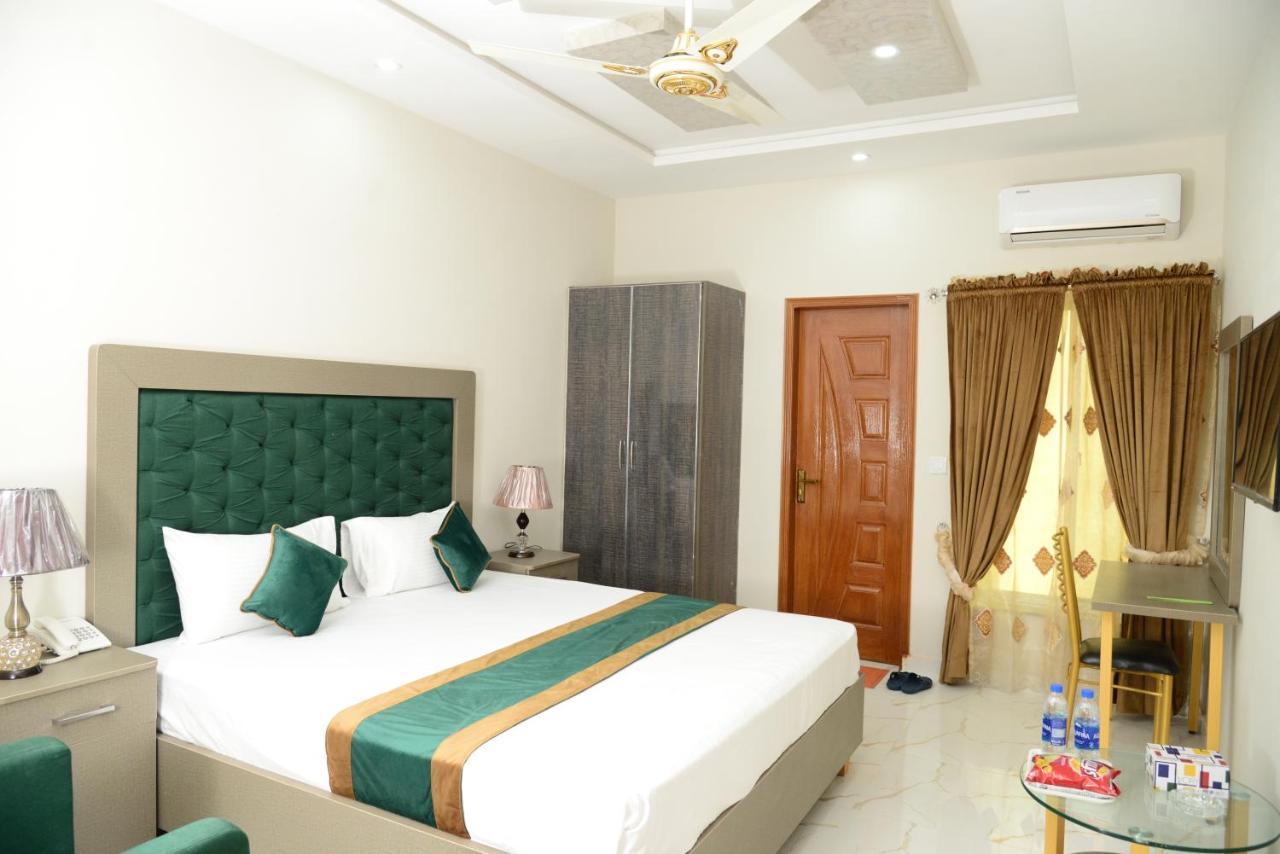 Hotel Deluxe Lahore Exterior photo