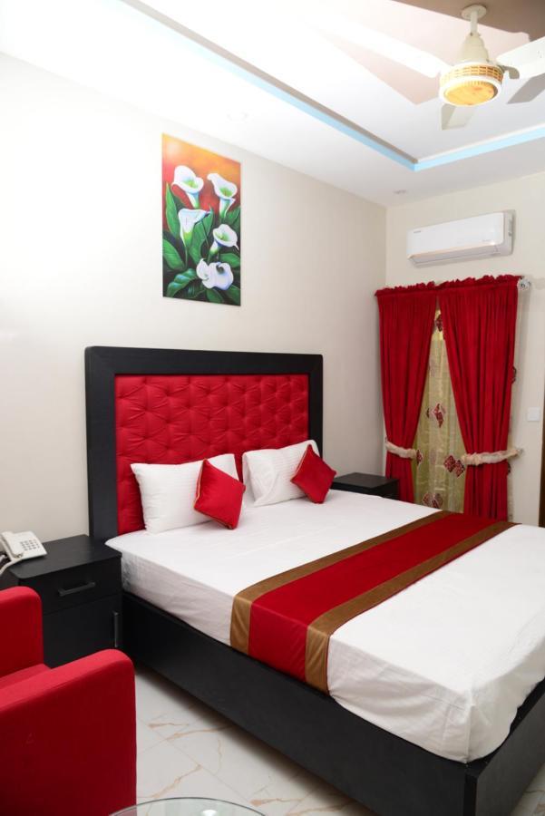 Hotel Deluxe Lahore Exterior photo