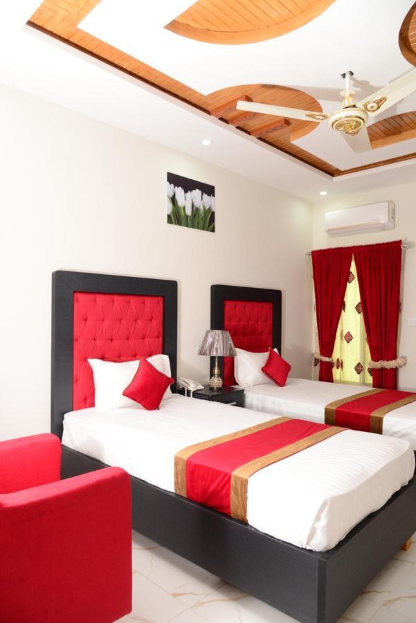 Hotel Deluxe Lahore Exterior photo