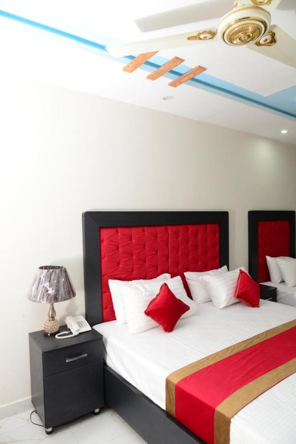 Hotel Deluxe Lahore Exterior photo