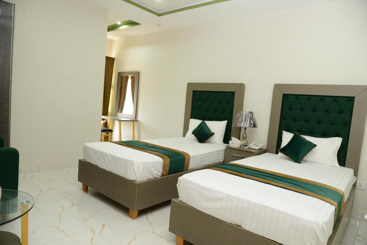Hotel Deluxe Lahore Exterior photo