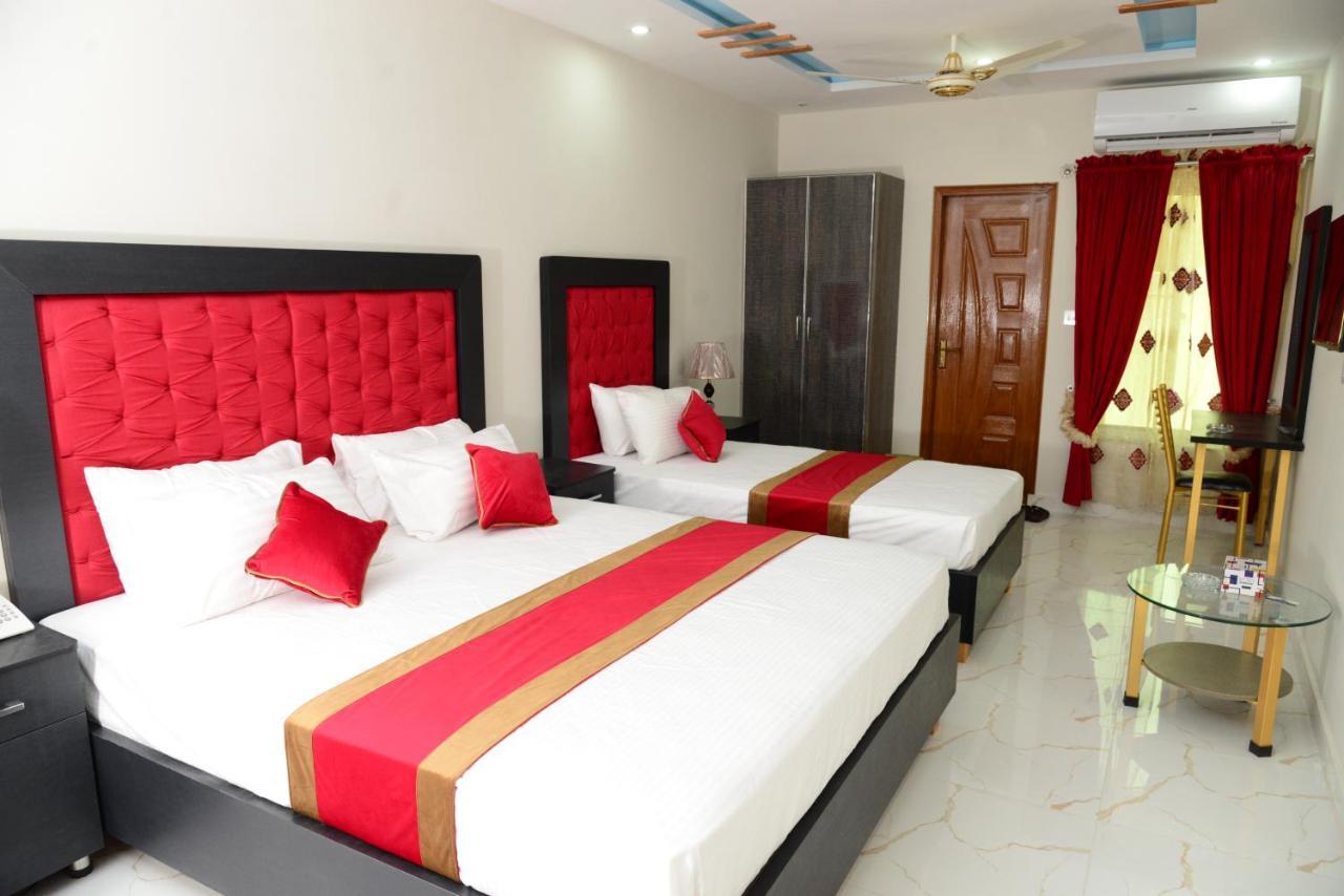 Hotel Deluxe Lahore Exterior photo