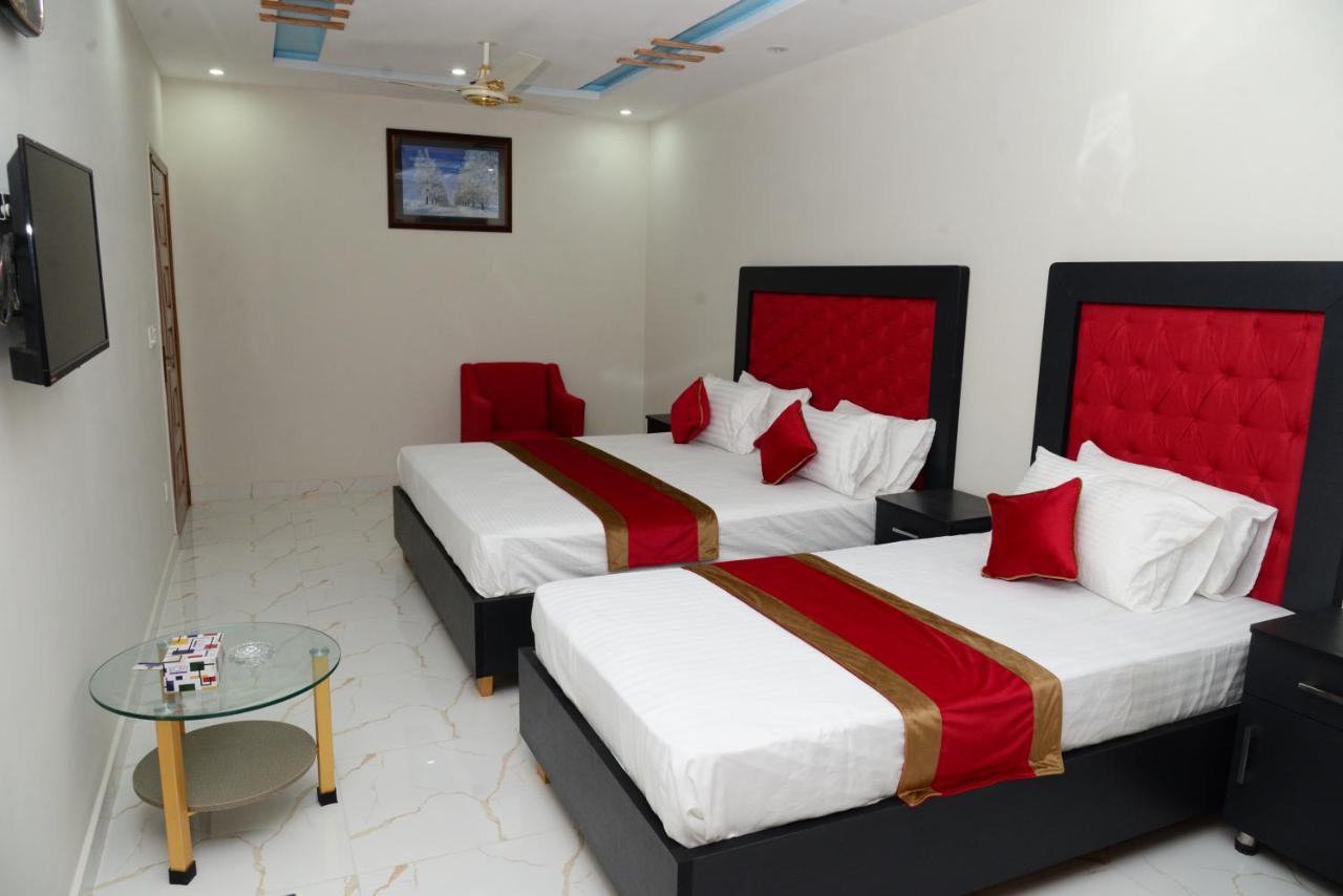 Hotel Deluxe Lahore Exterior photo