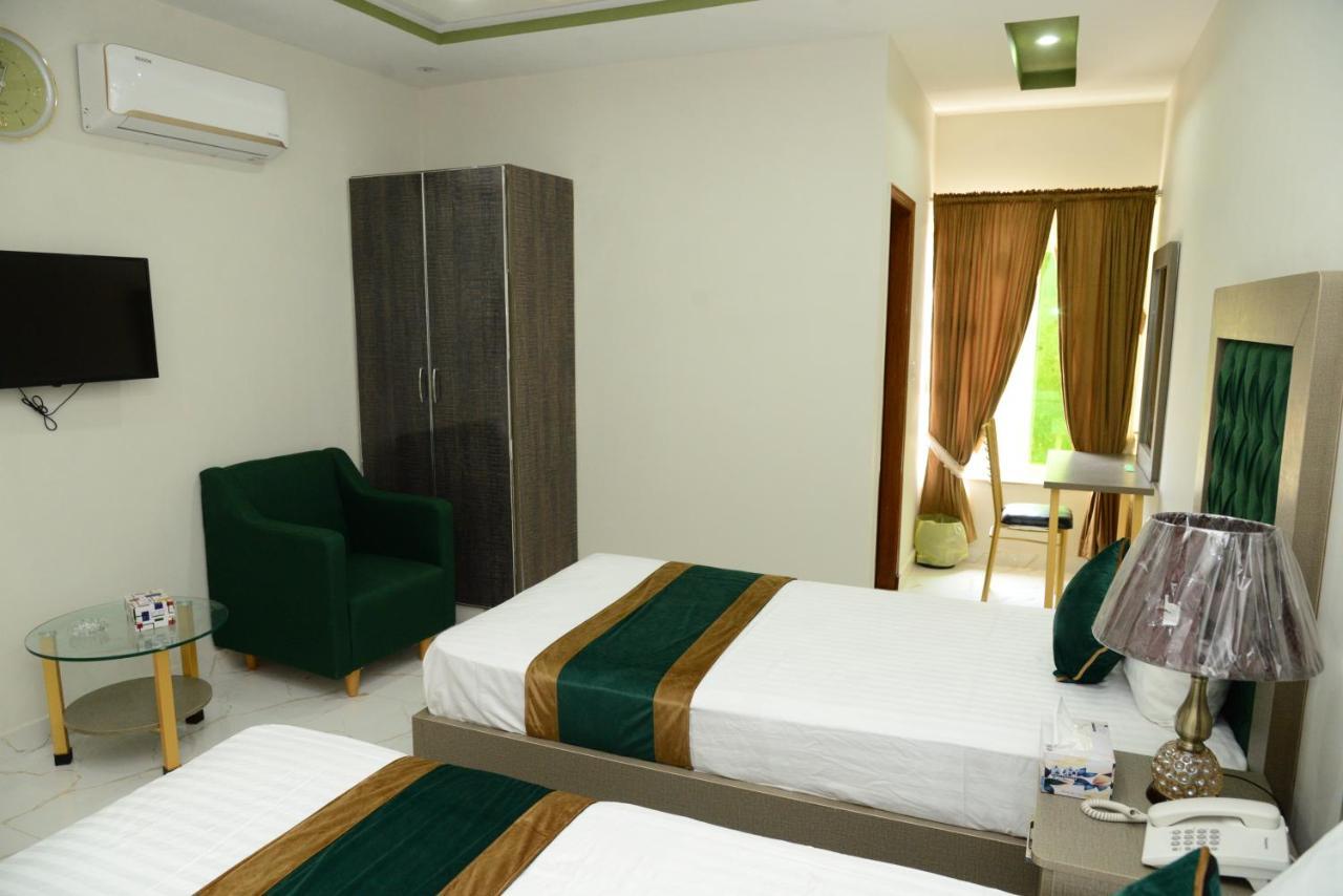 Hotel Deluxe Lahore Exterior photo