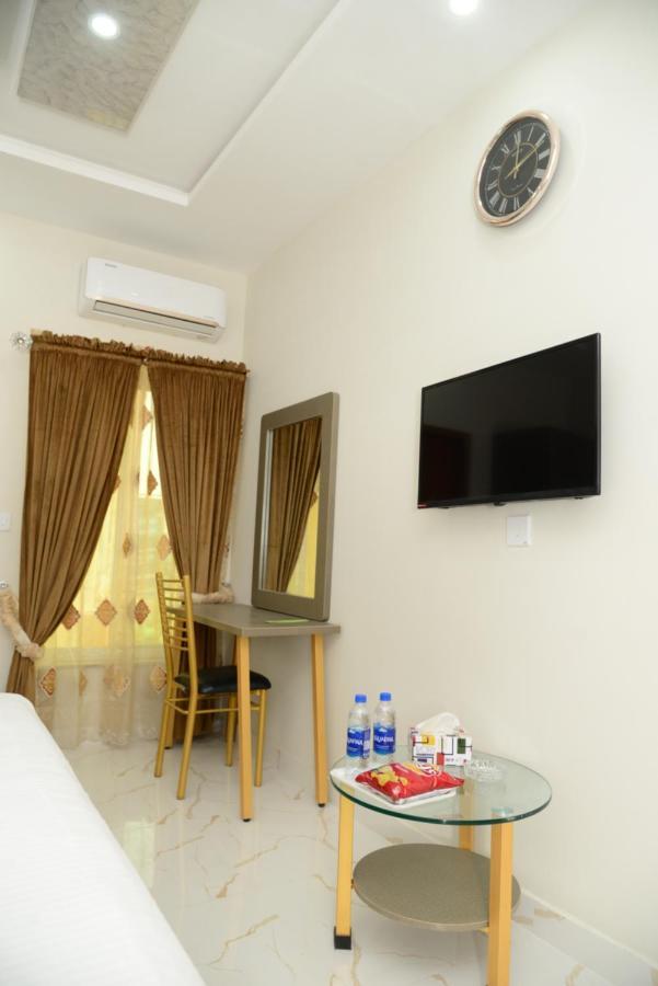 Hotel Deluxe Lahore Exterior photo