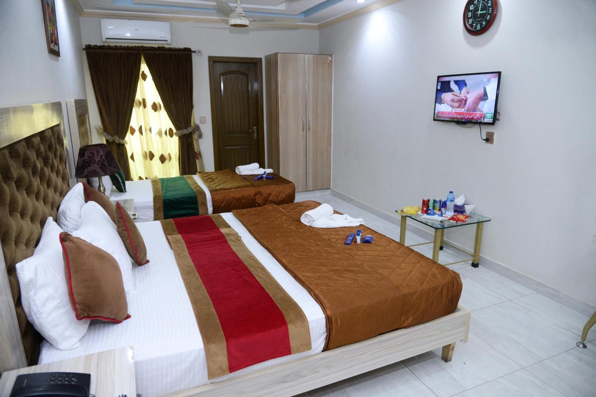 Hotel Deluxe Lahore Exterior photo