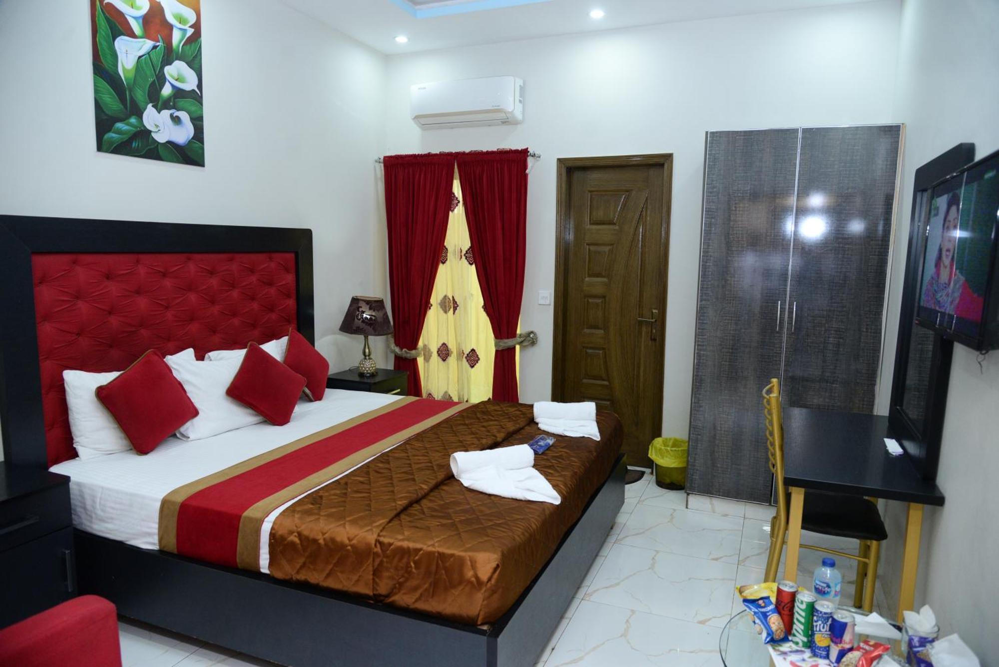 Hotel Deluxe Lahore Exterior photo