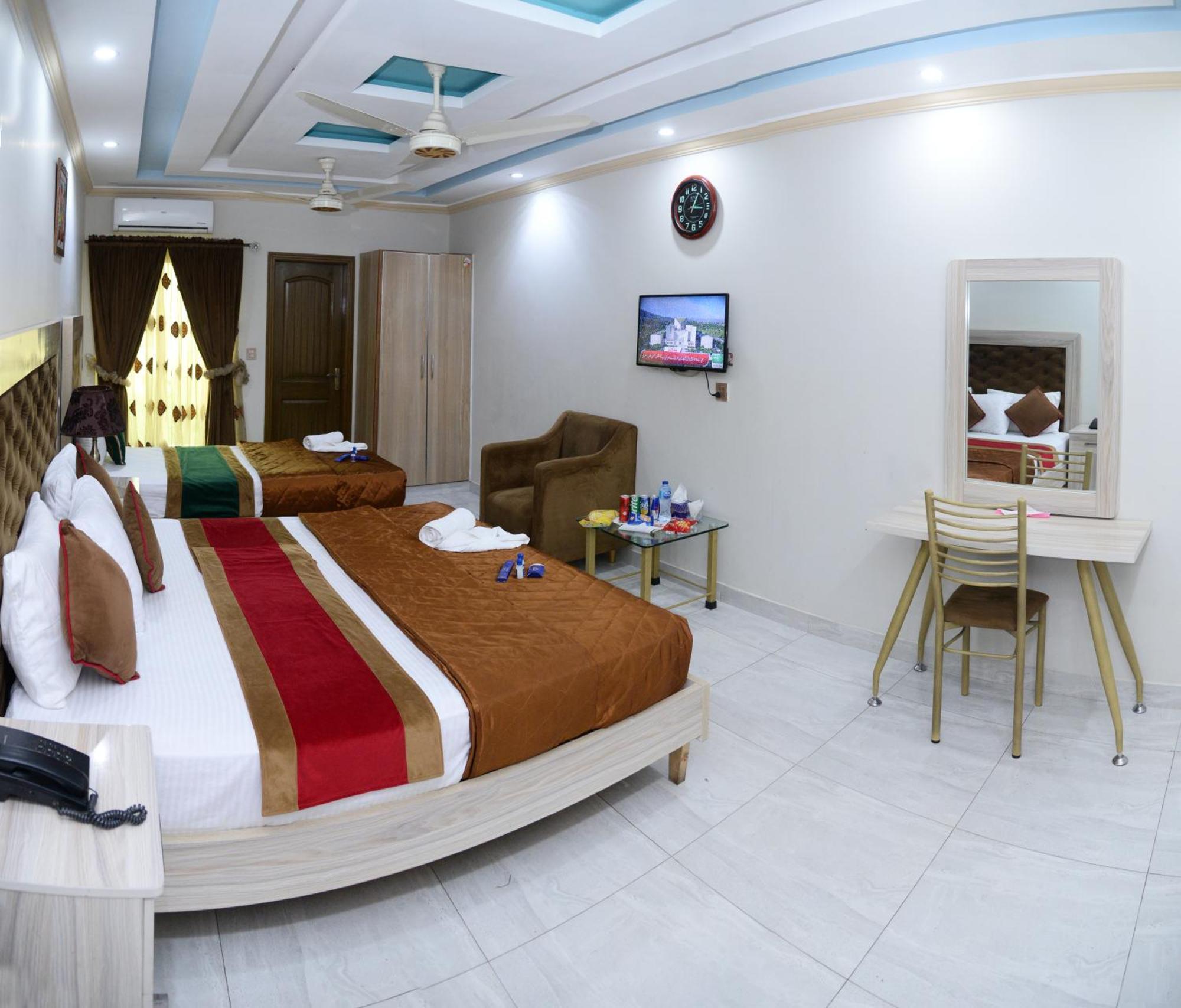 Hotel Deluxe Lahore Exterior photo